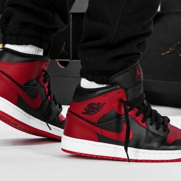 NWT Air Jordan 1 Mid “Banned 2020” - Picture 3 of 8